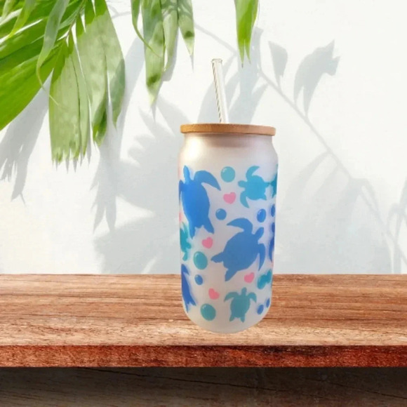 Sea turtle and hearts frosted glass cup includes lid and straw - Picture 2 of 2